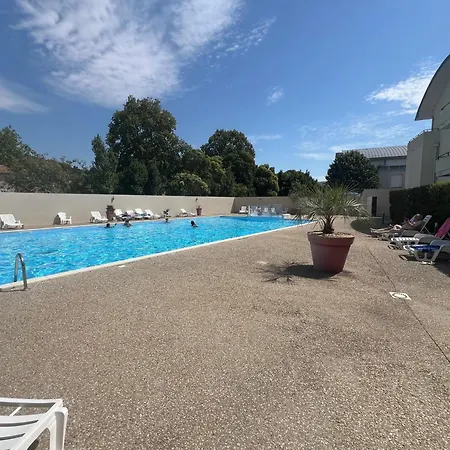 Proche De La Avec Piscine
