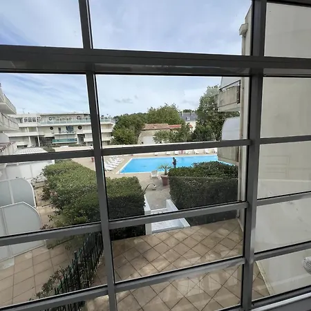 Proche De La Avec Piscine *